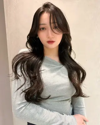 ロング さくら/似合わせレ イヤー/艶カラー🖤のヘアスタイル
