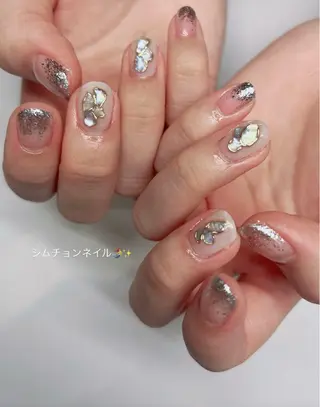 ネイル 透灯 TOUTOU 🪄のネイルデザイン