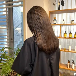 ロング カラー mina / 透明感ベージュカラーのヘアスタイル