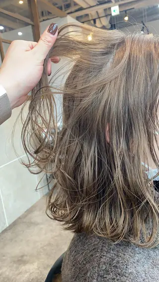 ミディアム 今井 悠菜のヘアスタイル