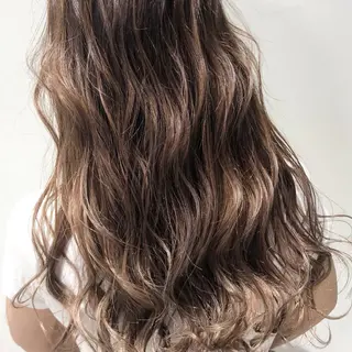 ロング カラー 三鷹で1番ショート ボブをカットする新谷のヘアスタイル