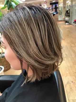 ミディアム カラー ショート・ウルフ✂︎ 安住有咲子のヘアスタイル