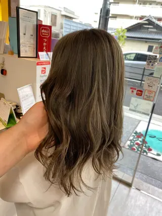 セミロング カラー ヘアアレンジ 川上 麻梨阿のヘアスタイル