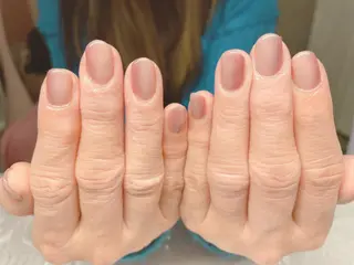 カラー ネイル 芦辺 香奈のネイルデザイン