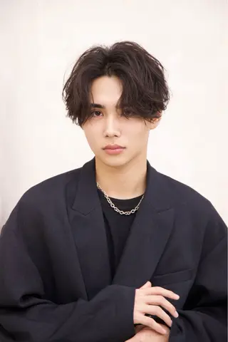 ミディアム tatsuya /フェザーパーマのヘアスタイル