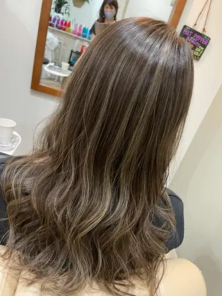 セミロング カラー 寺本 早希のヘアスタイル