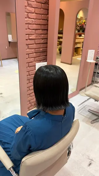 ショート カラー 聖菜/ hina /レイヤー/艶カラーのヘアスタイル