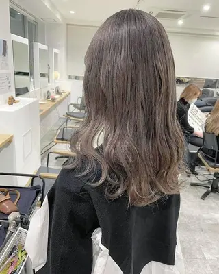 カラー セミロング RU RIのヘアスタイル