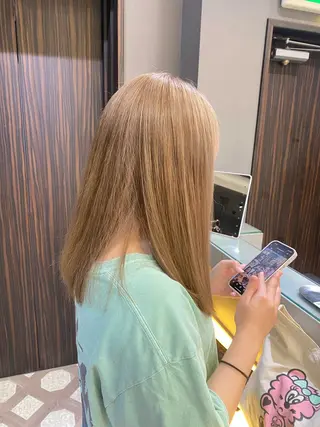 ロング noa 寒色系カラーブリーチのヘアスタイル