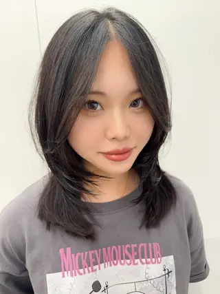 セミロング カラー インナーカラー 推し ブリーチ 髪質改善のヘアスタイル