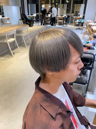 ショート カラー 山内 優成のヘアスタイル
