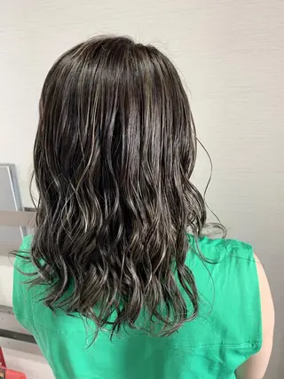 ミディアム カラー 蓮見  友里のヘアスタイル
