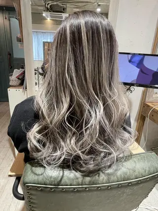 セミロング ヘアアレンジ メンズ キッズ ネイル マツエク・マツパ アイブロウ バレイヤージュ/ 髪質改善/渡邉悟🌱のヘアスタイル