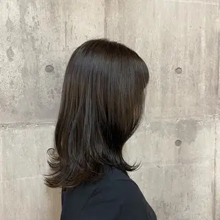 セミロング カラー 比嘉 陽のヘアスタイル