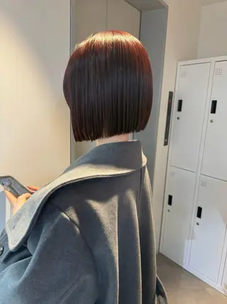 ショート カラー 切りっぱなしボブ レイヤー/縮毛矯正のヘアスタイル