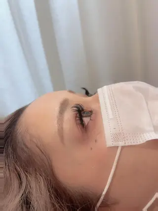 マツエク・マツパ 透明感ハイトーン🦄 キラ🌈のヘアスタイル