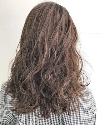 ロング 白髪ぼかしハイライト めさきすずなのヘアスタイル