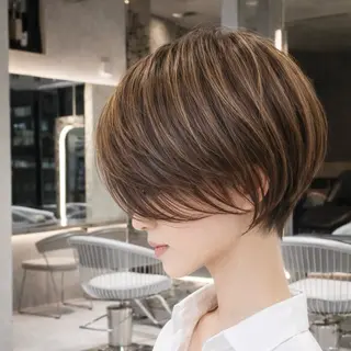 ショート カラー 《髪質改善✖️レイヤ ー🩶》ナオヤのヘアスタイル