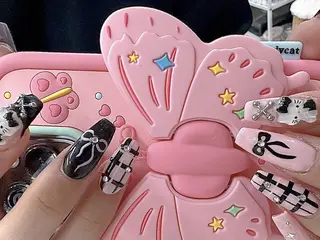 ネイル Shis_🦄shi 韓国風キラキラネイルのネイルデザイン