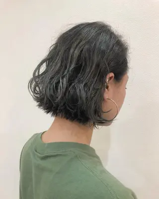 カラー 内田温子大人女性 ハイライト、ボブのヘアスタイル