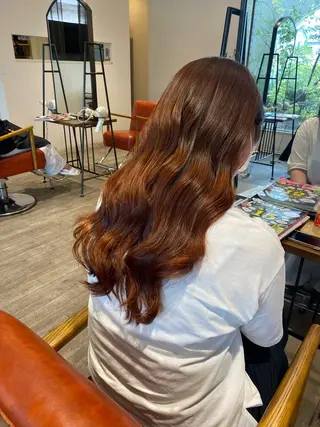 ロング カラー 岡田 真弥のヘアスタイル