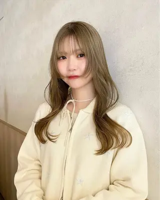 ロング 秋山 智香のヘアスタイル