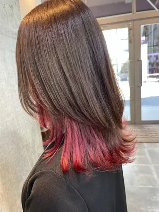 セミロング カラー 塩崎 明菜のヘアスタイル