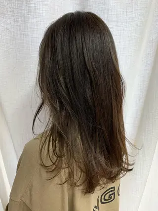 ロング カラー 相田 優子のヘアスタイル