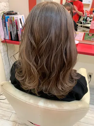 ミディアム カラー ヘアアレンジ 今村公介 ブリーチ特化、派手髪のヘアスタイル