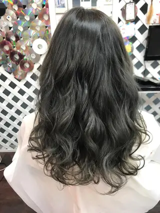 ロング カラー 岩谷/ブリーチ 🪽透明感カラーのヘアスタイル