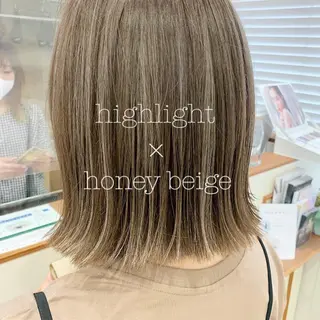 ミディアム カラー ぱつっとボブ/ 小野あかねのヘアスタイル