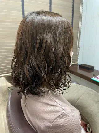 ミディアム パーマ 佐々木 浩之のヘアスタイル