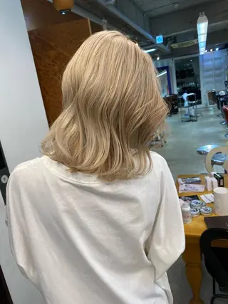 ミディアム カラー vixus mamiのヘアスタイル