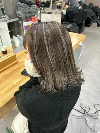 ミディアム ミディアムレイヤー カット/ハイライトのヘアスタイル