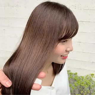 ミディアム カラー トップ スタイリストのヘアスタイル