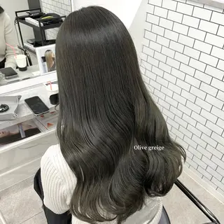 ロング カラー 柔らかオリーブ🌿 HIMARI🌻のヘアスタイル