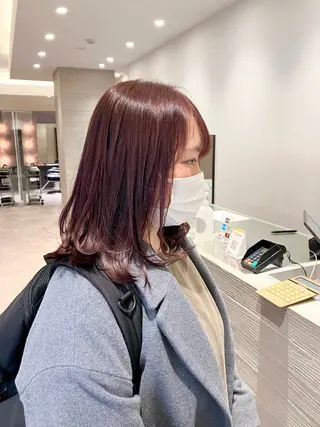 ミディアム カラー サキ🤍ハイトーン 🩰くびれ巻きヘアのヘアスタイル