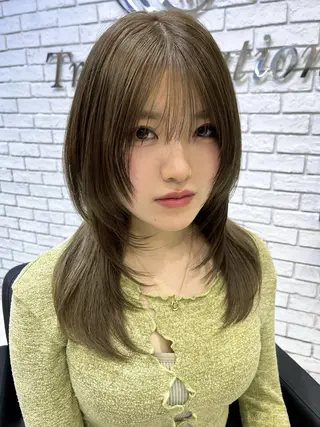 セミロング カラー ダブルカラー／レイヤ ーカット𝓜𝓐𝓞のヘアスタイル