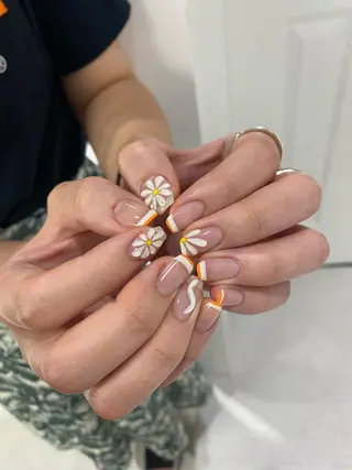 ネイル Shiori･:* 💫のネイルデザイン