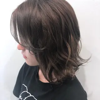 ミディアム カラー 柏木 彩花のヘアスタイル