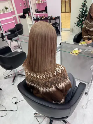 ミディアム 𝐘𝐮𝐤𝐢 ベージュ系カラーのヘアスタイル