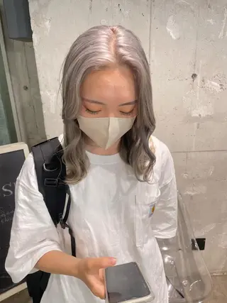 ミディアム カラー パーマ ヘアアレンジ メンズ キッズ ネイル マツエク・マツパ アイブロウ 透明感カラー・レイヤ ー🎀amika🎀のヘアスタイル