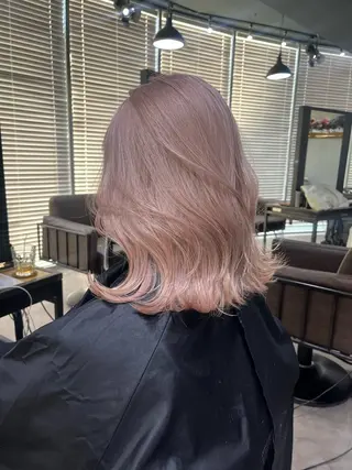 ショート カラー ミルクティーベージュ ブリーチ 店長 清水のヘアスタイル