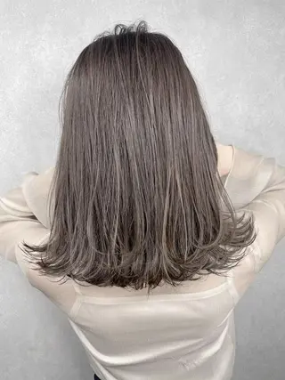 ミディアム ＿WHITE鳳店 アンダーバーホワイトのヘアスタイル
