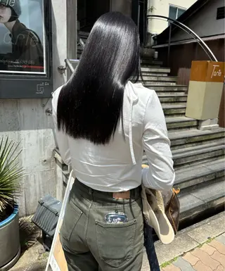 ロング パーマ shui/艶カラー ／柔らかストレートのヘアスタイル