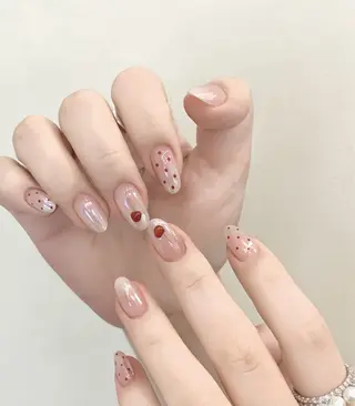 ネイル RUBYネイルサロン 9Caratsのネイルデザイン