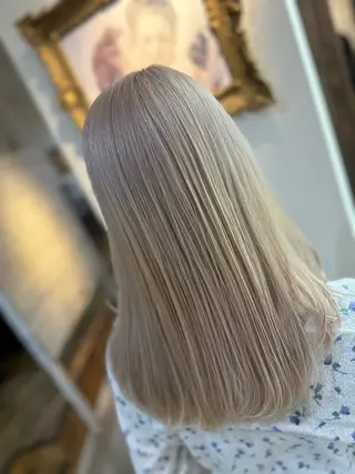 セミロング カラー 大潮 梨奈のヘアスタイル