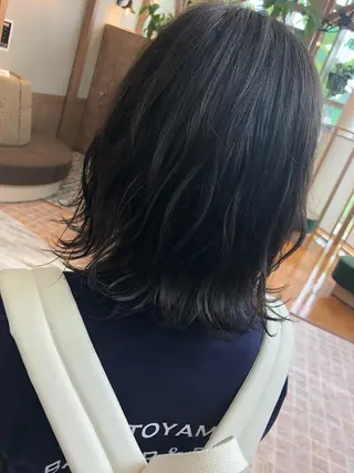 セミロング カラー ALLY/廣瀬 眞子のヘアスタイル