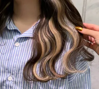 カラー MOMOKA🍑プル エクステ・ハイトーンのヘアスタイル