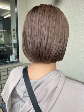 ショート カラー 沢田 瞳のヘアスタイル